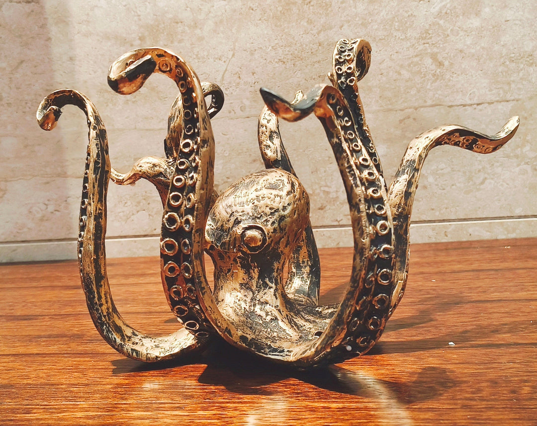 Kraken - Octopus Design Rustic Cruch Holder Bowlift