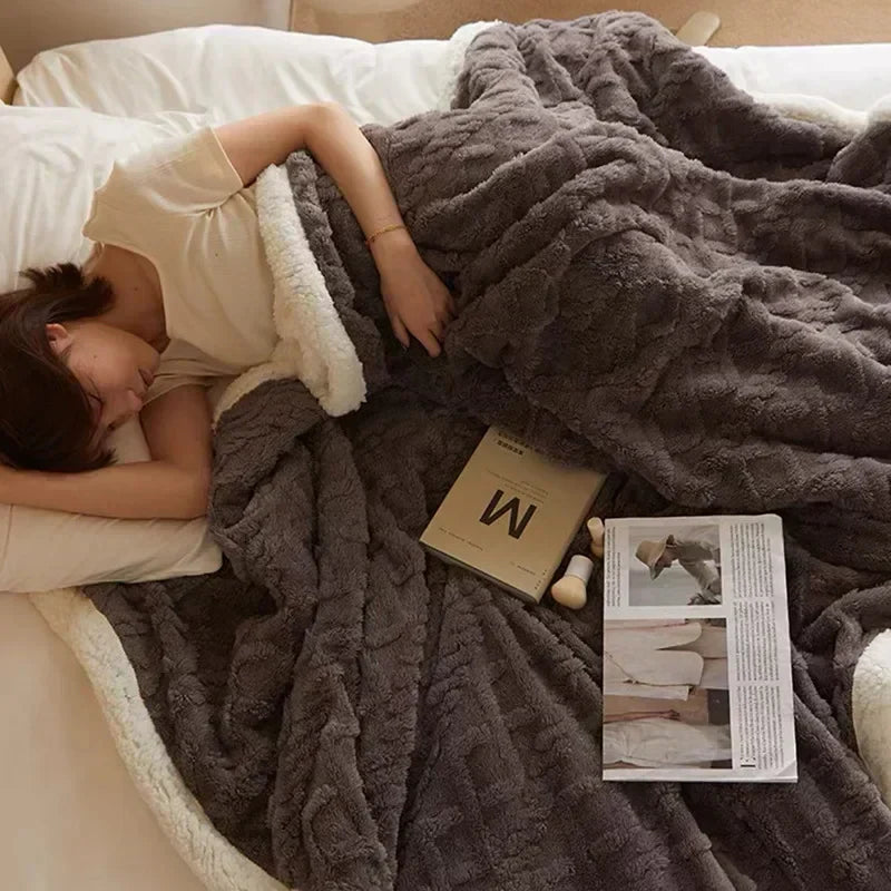 BowLift | Cozy winter blanket made of lambswool providing extra warmth