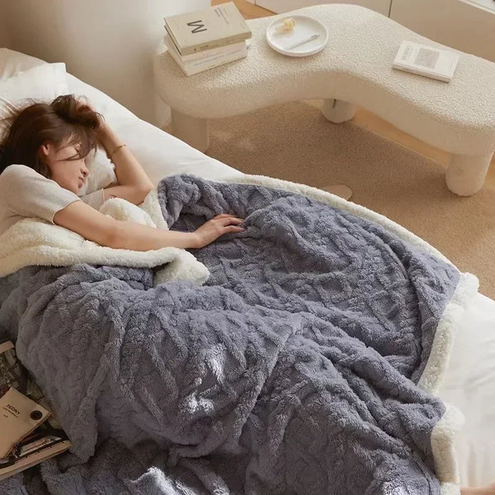 BowLift | Stylish Winter Blanket Made of Thick Lamb's Wool with an Elegant Accent