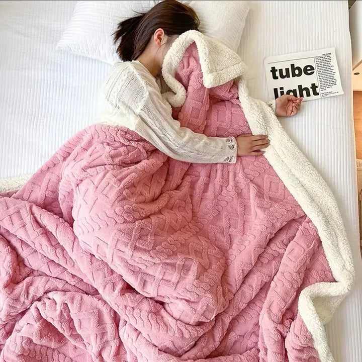 BowLift | Cozy winter blanket made of lambswool providing extra warmth