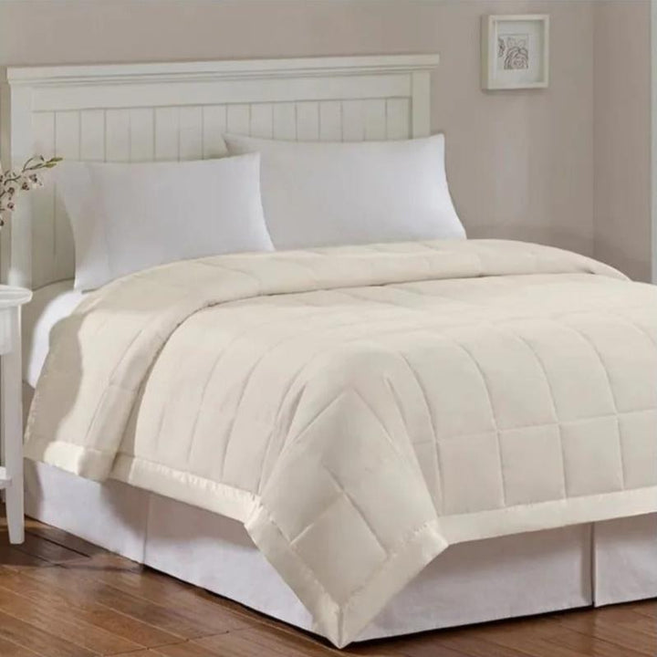 BowLift | BlueVelvet - Satin Accent Bedspread