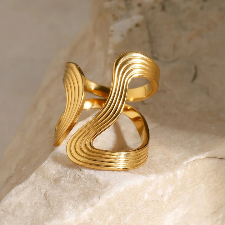 BowLift | Modern Spiral Textured Ring
