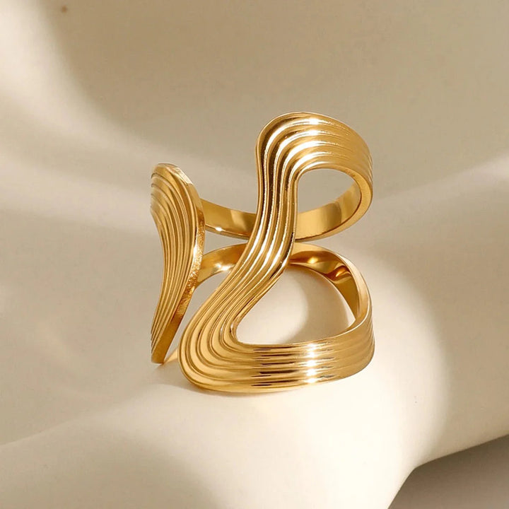 BowLift | Modern Spiral Textured Ring