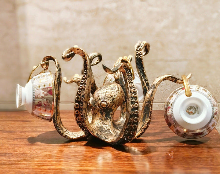 Kraken - Octopus Design Rustic Cruch Holder Bowlift
