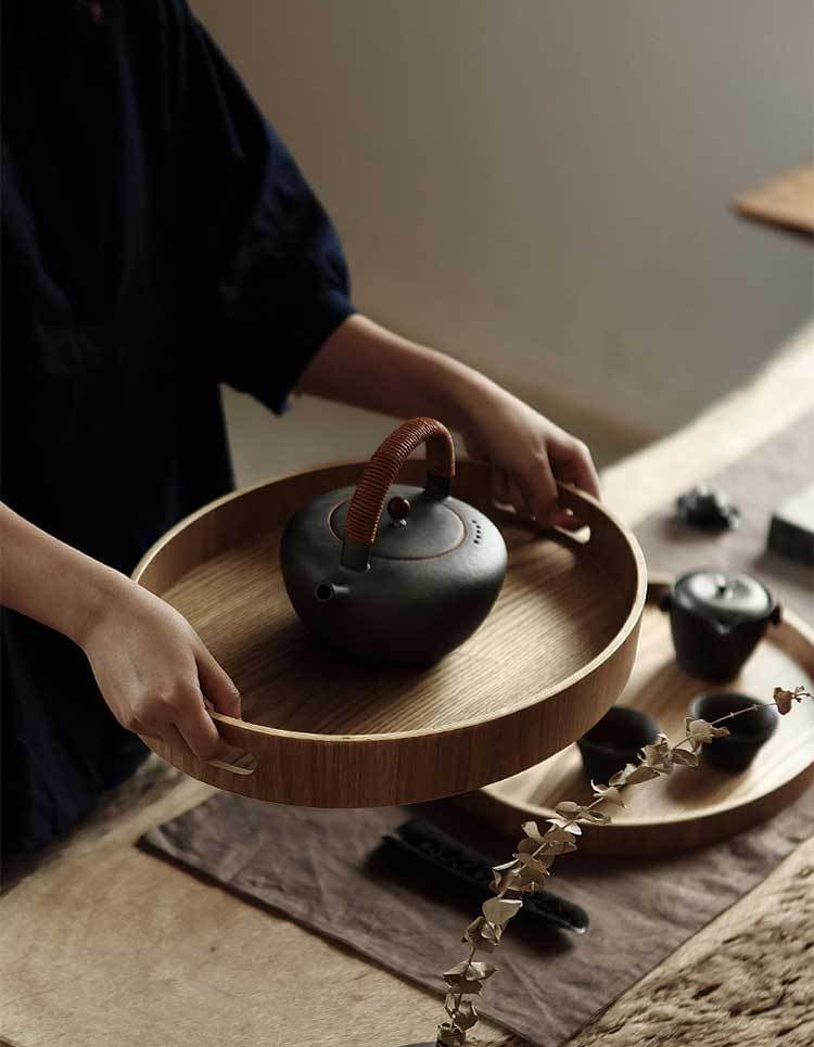 BowLift | Slim, round serving trays made of wood