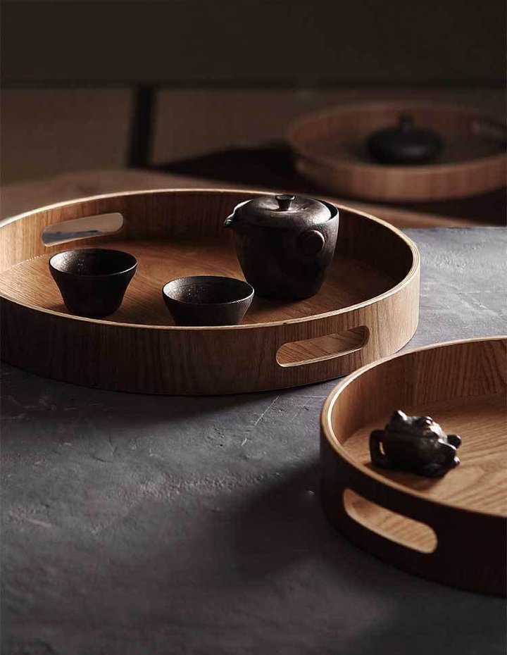 BowLift | Slim, round serving trays made of wood