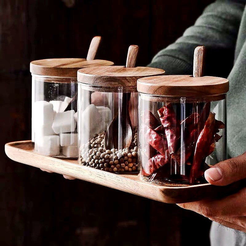 BowLift | Modern set of glass containers with a natural design and practical application