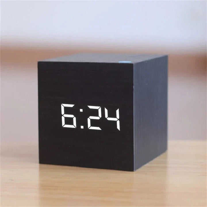 BowLift | Digital LED Clock in Retro Style