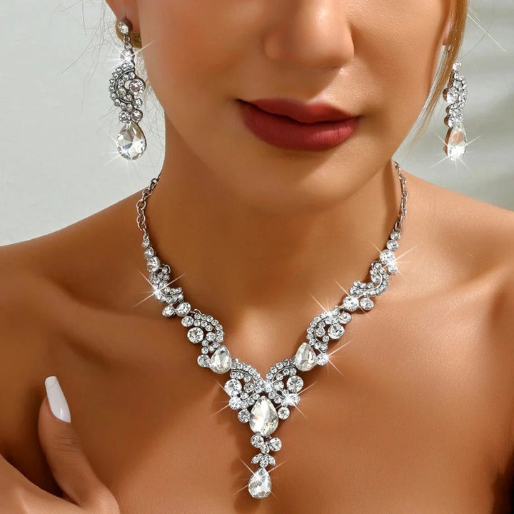 BowLift | Rounded Diamond Glammer Necklace and Earrings Set