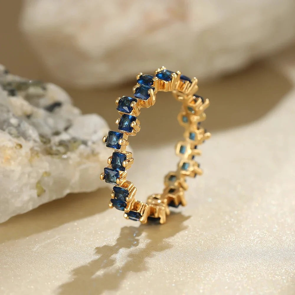 BowLift | Scattered Cubic Diamonds Dainty Ring