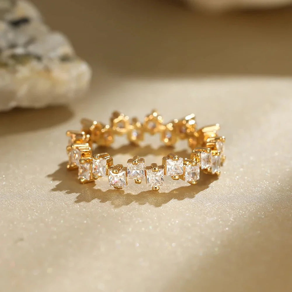 BowLift | Scattered Cubic Diamonds Dainty Ring