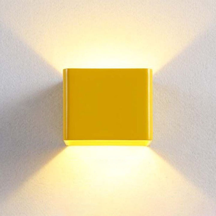 BowLift | OrrSquare – Modern square wall lamp for stylish lighting