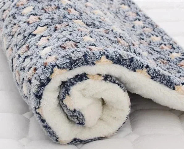 SnuggleSoft Warm Cat Blanket Bowlift