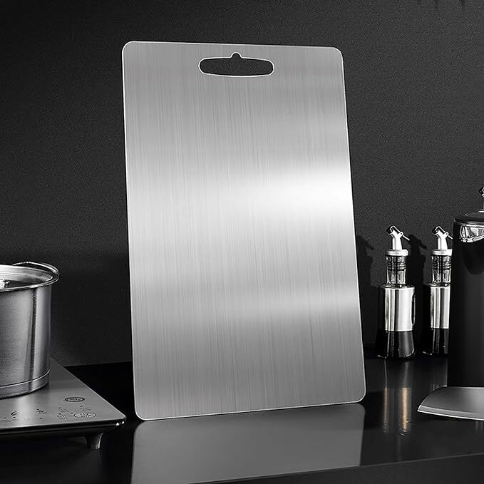 BowLift | TitanEdge - Titanium Cutting Board