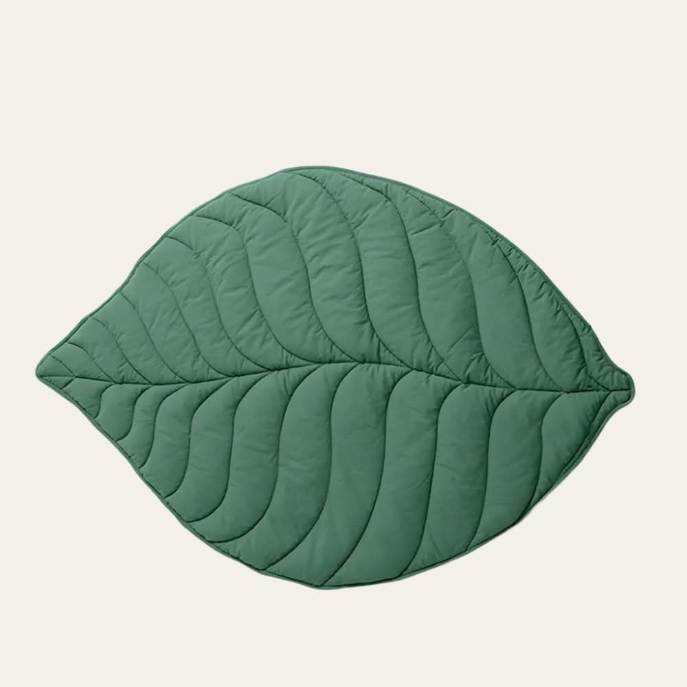 BowLift | Stylish dog blanket in leaf shape with soft padding & versatile use