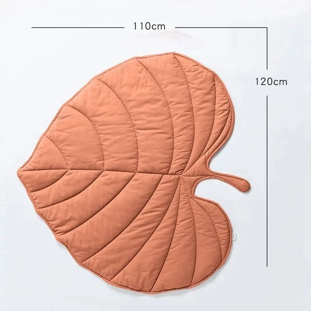BowLift | Stylish dog blanket in leaf shape with soft padding & versatile use