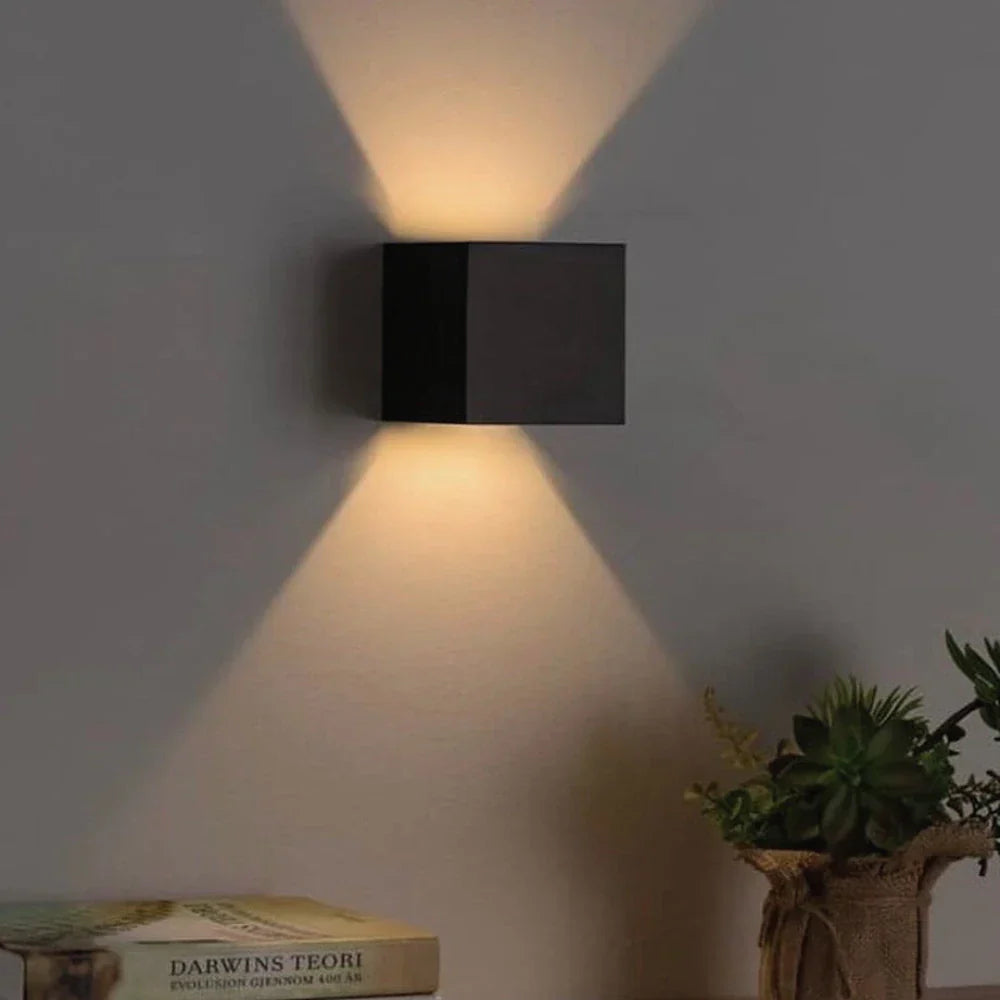 BowLift | Wall Light Black Aluminium Adjustable Cube LED