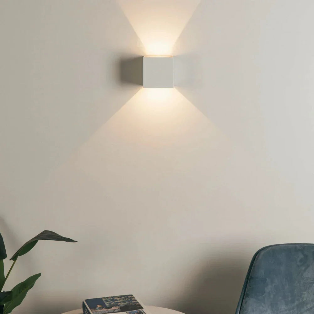 BowLift | Wall Light Black Aluminium Adjustable Cube LED
