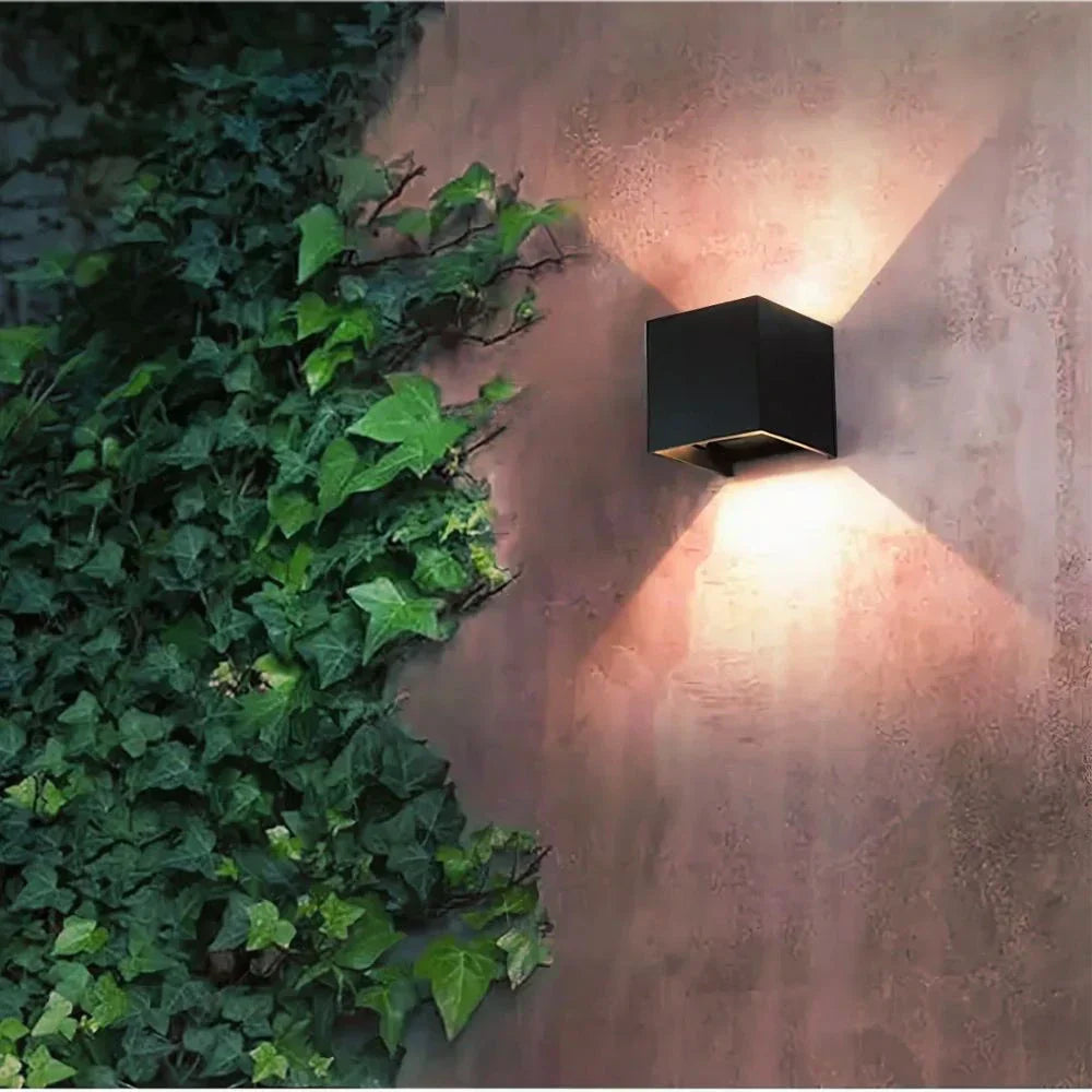 BowLift | Wall Light Black Aluminium Adjustable Cube LED