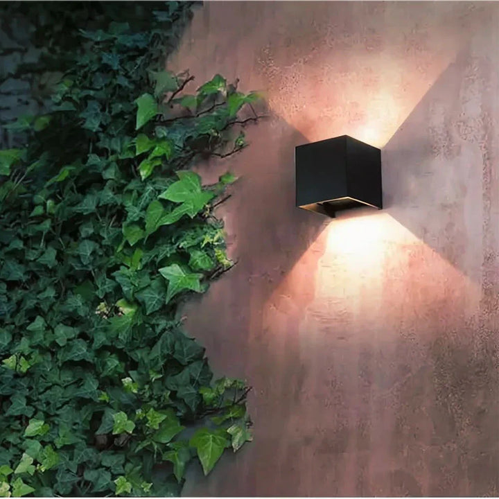 BowLift | Wall Light Black Aluminium Adjustable Cube LED