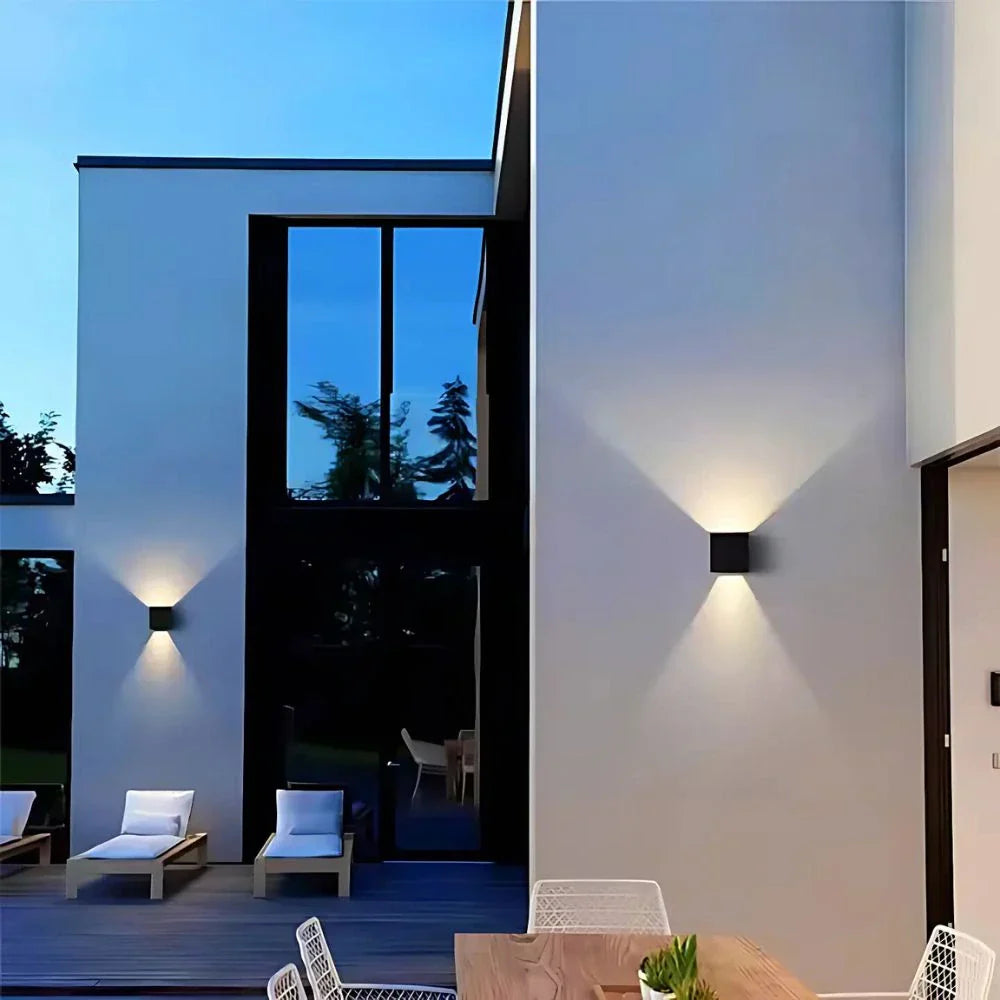 BowLift | Wall Light Black Aluminium Adjustable Cube LED