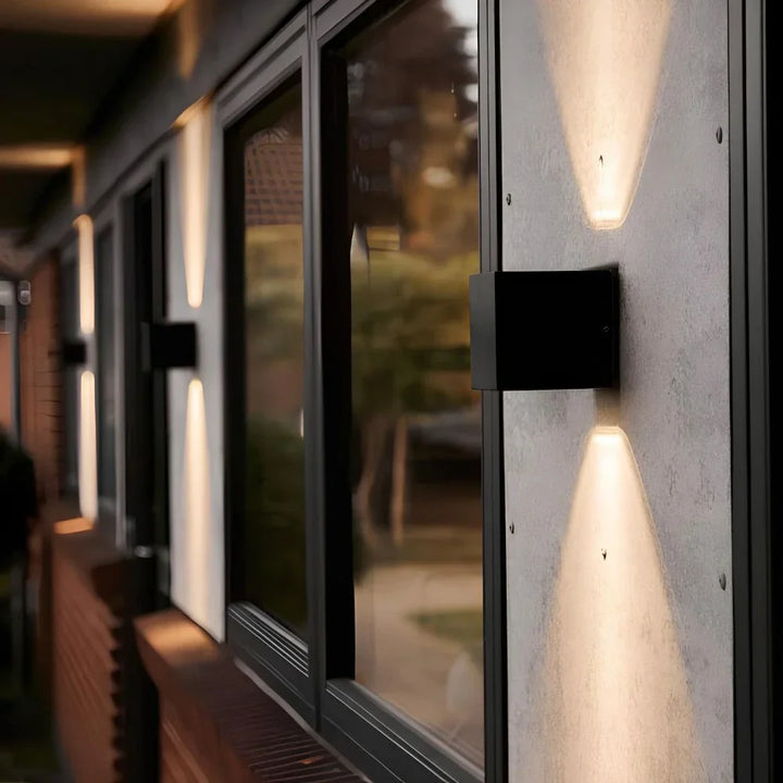 BowLift | Wall Light Black Aluminium Adjustable Cube LED