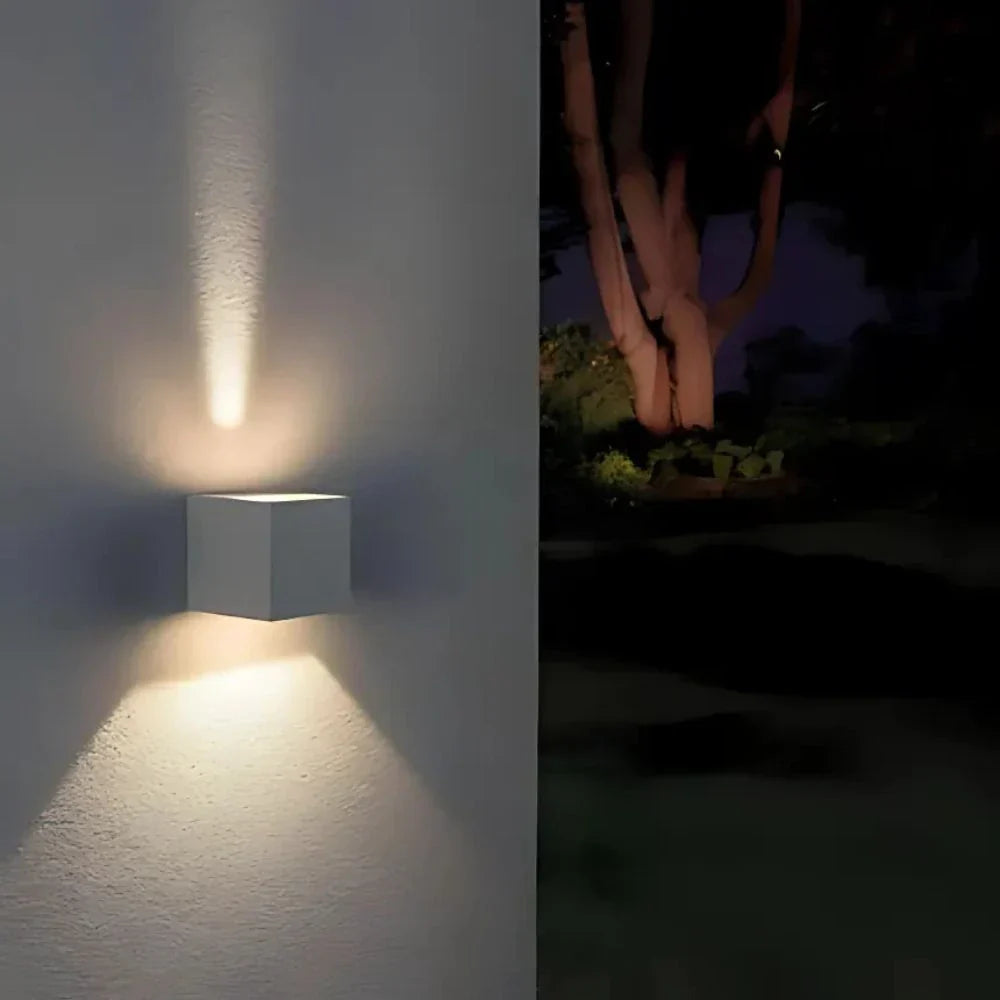 BowLift | Wall Light Black Aluminium Adjustable Cube LED