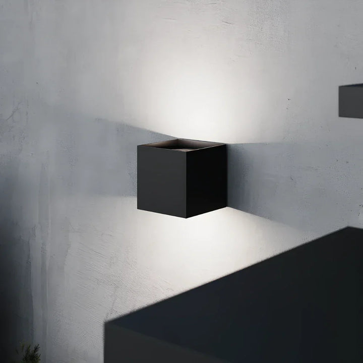 BowLift | Wall Light Black Aluminium Adjustable Cube LED