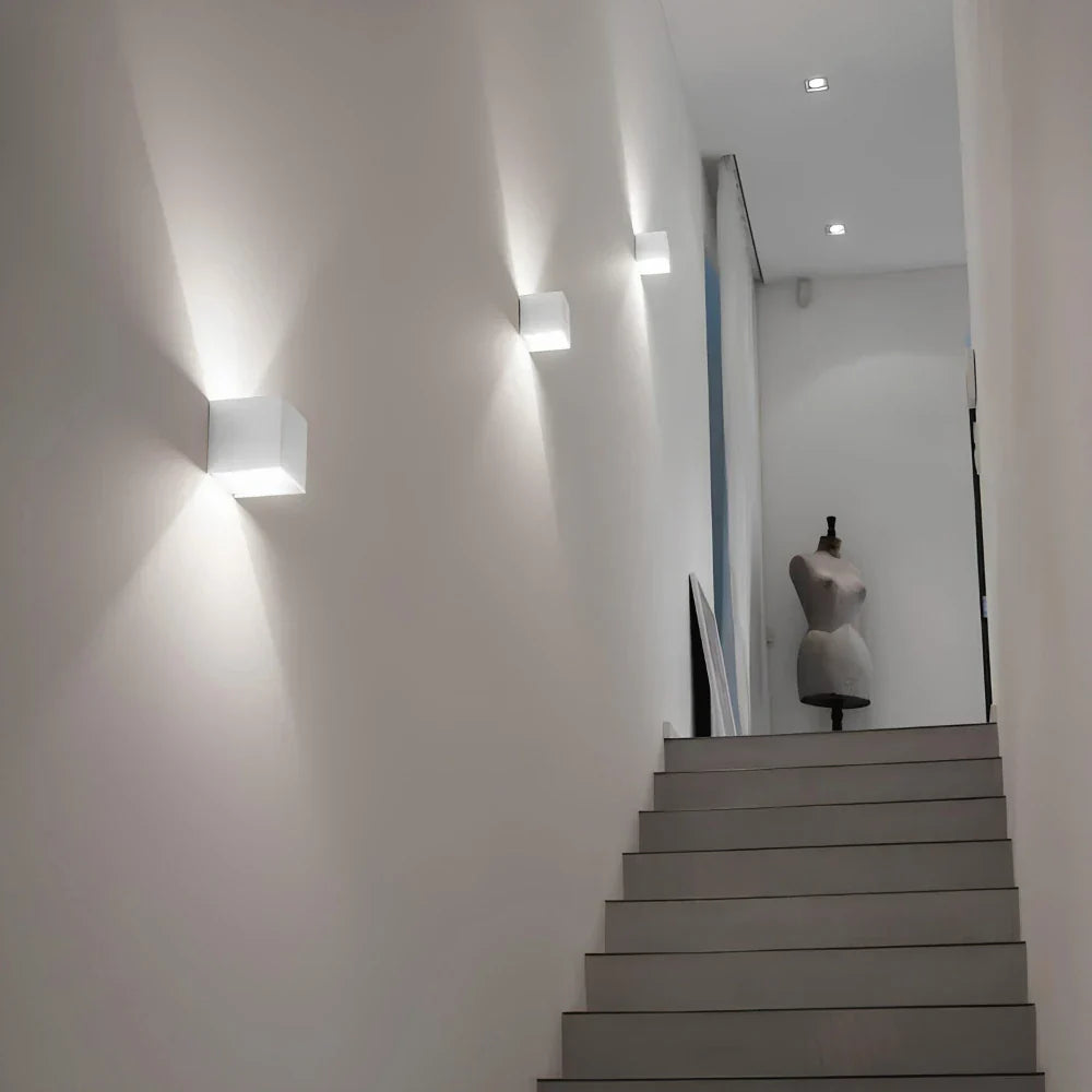 BowLift | Wall Light Black Aluminium Adjustable Cube LED