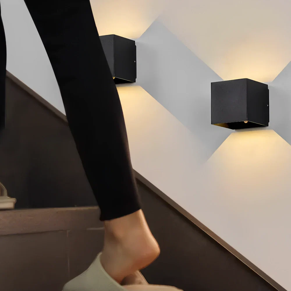 BowLift | Wall Light Black Aluminium Adjustable Cube LED