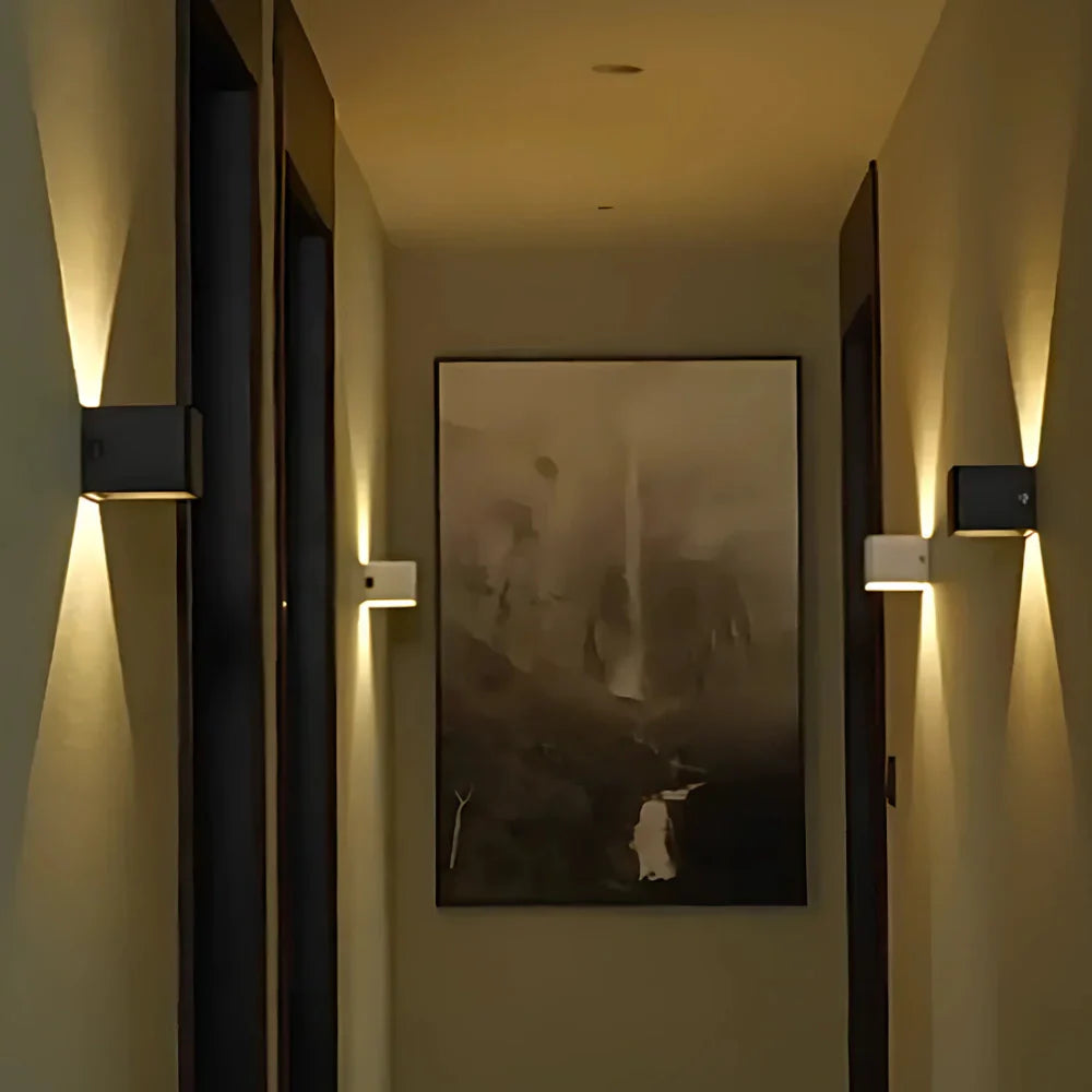BowLift | Wall Light Black Aluminium Adjustable Cube LED