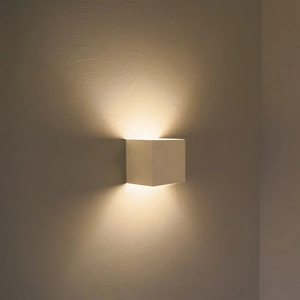 BowLift | Wall Light Black Aluminium Adjustable Cube LED