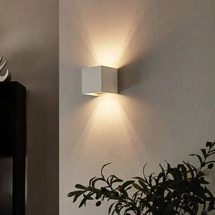 BowLift | Wall Light Black Aluminium Adjustable Cube LED