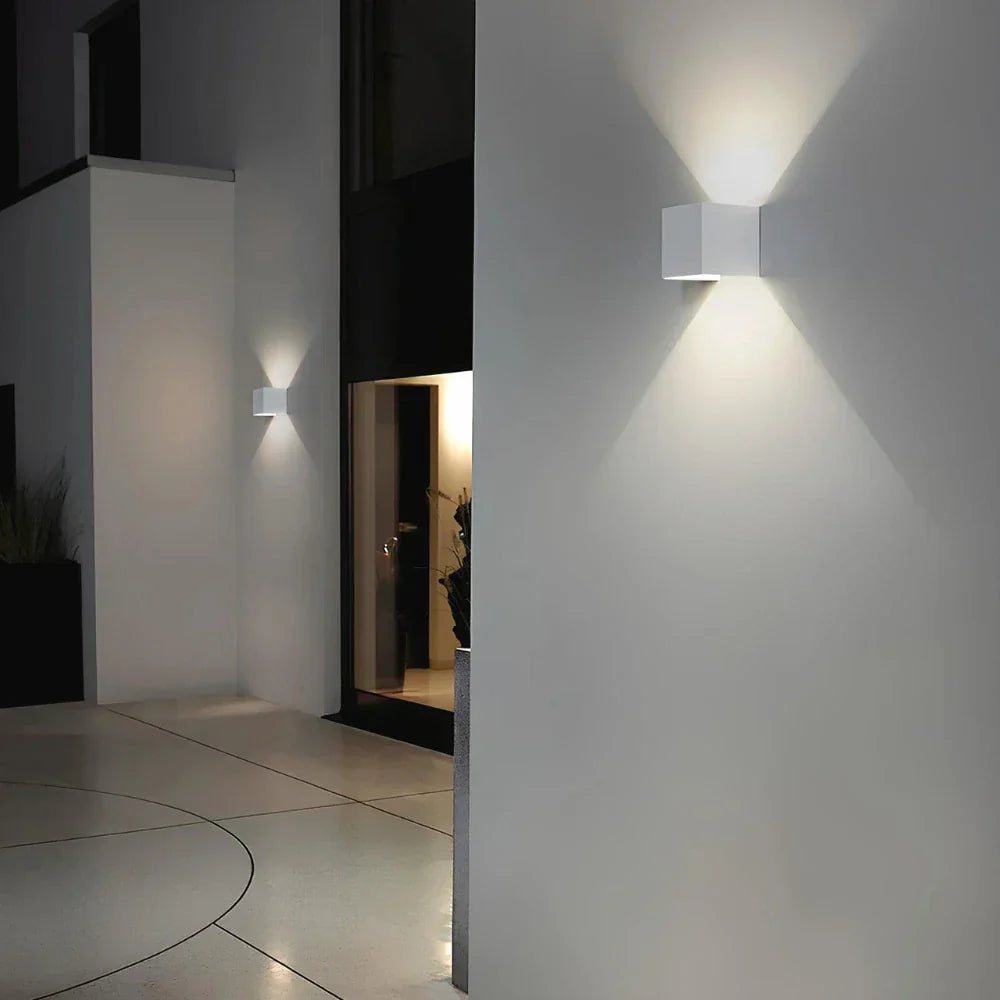 BowLift | Wall Light Black Aluminium Adjustable Cube LED