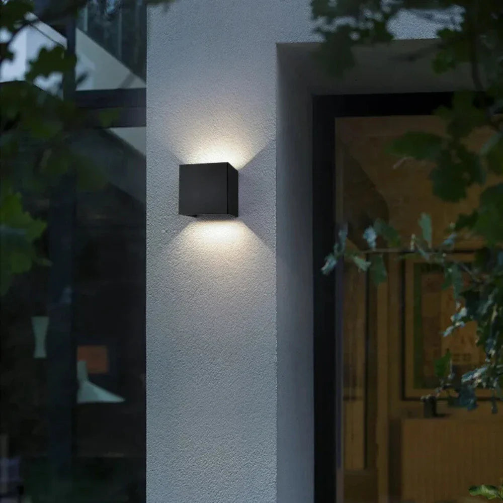 BowLift | Wall Light Black Aluminium Adjustable Cube LED