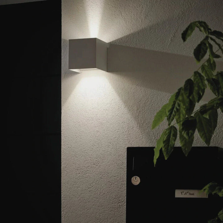 BowLift | Wall Light Black Aluminium Adjustable Cube LED