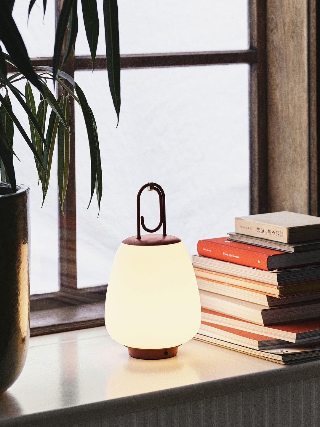 BowLift | Versatile Patio Lantern - LunaGlow