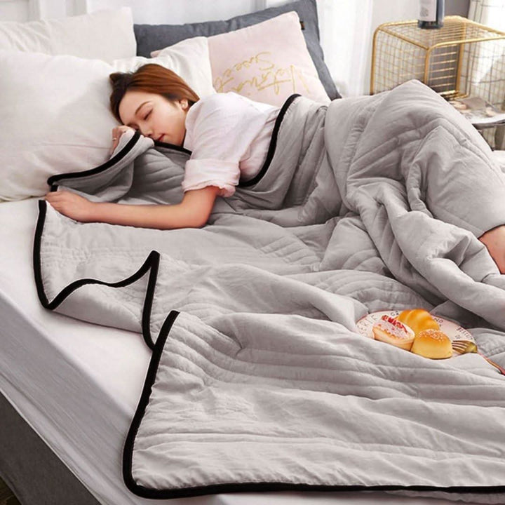 BowLift | Cooling Blanket for Summer Nights – Lightweight and Breathable