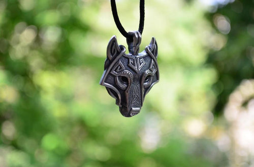 Norse Wolf Head Necklace - Free Shipping! | Bowlift